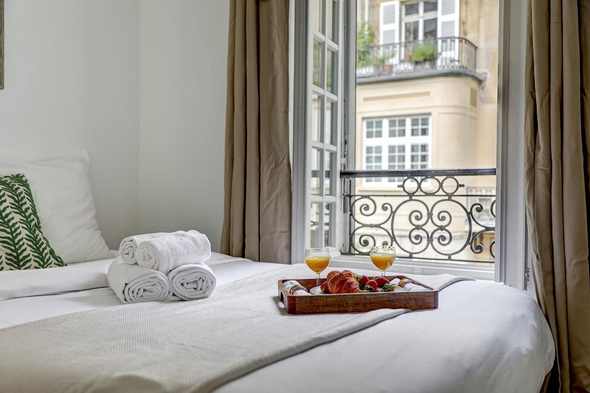 Champs-Elysees - 2Br With Balcony - Cityapartmentstay Париж Екстер'єр фото