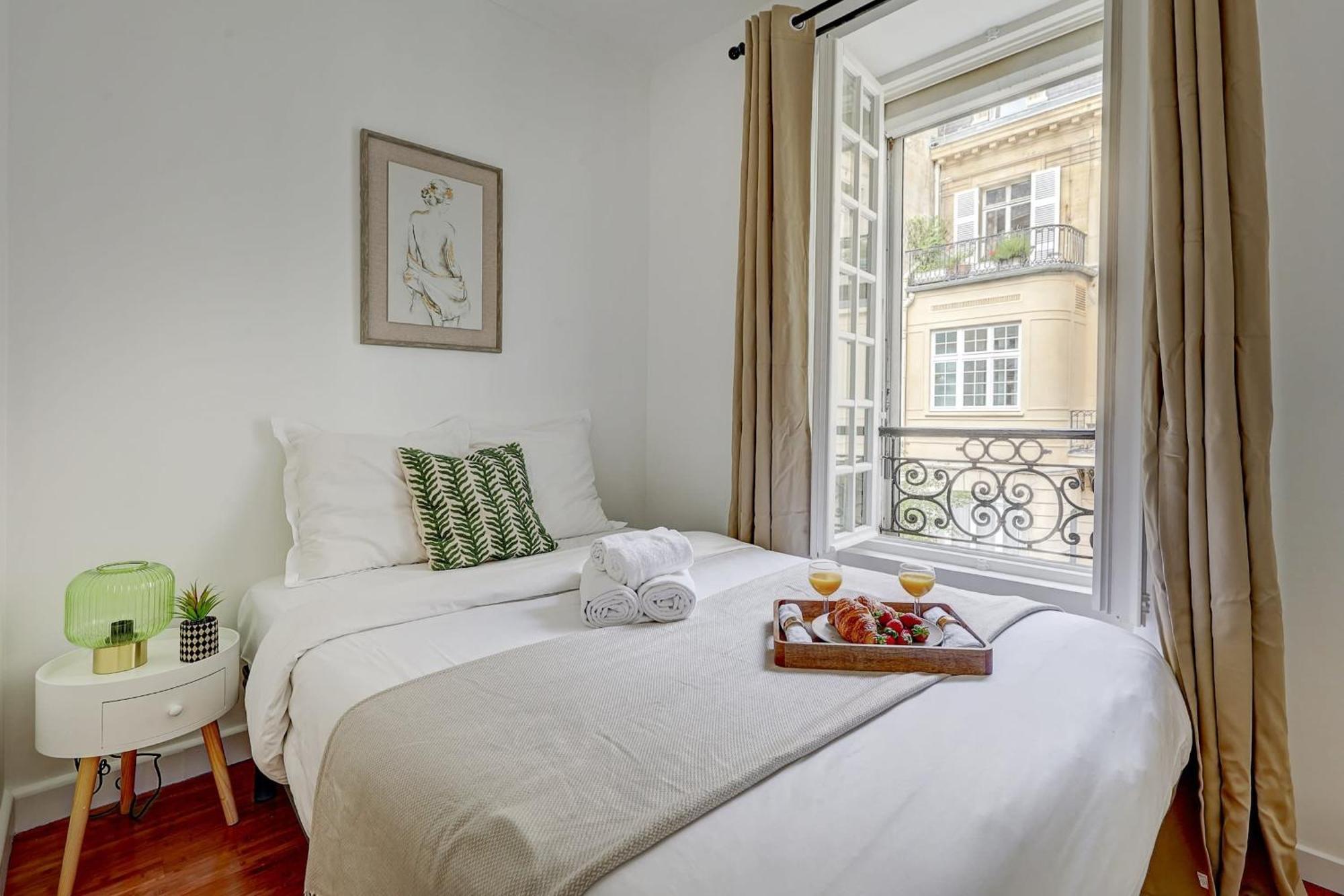 Champs-Elysees - 2Br With Balcony - Cityapartmentstay Париж Екстер'єр фото